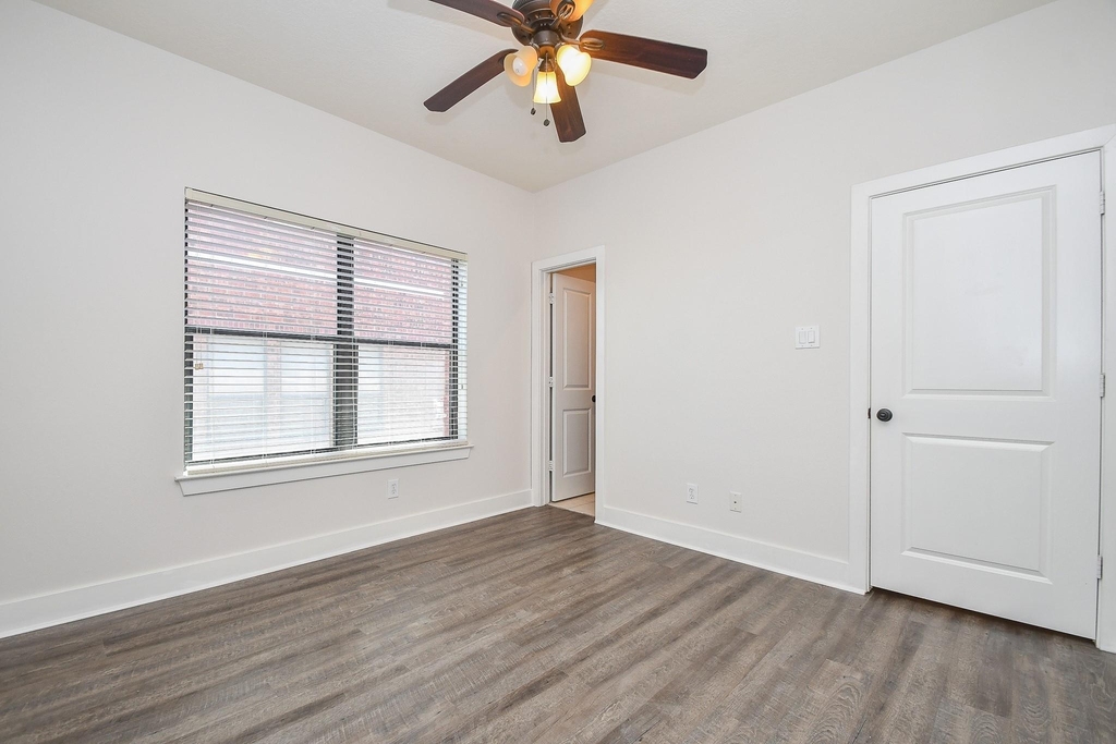 2422 Navigation Boulevard - Photo 16