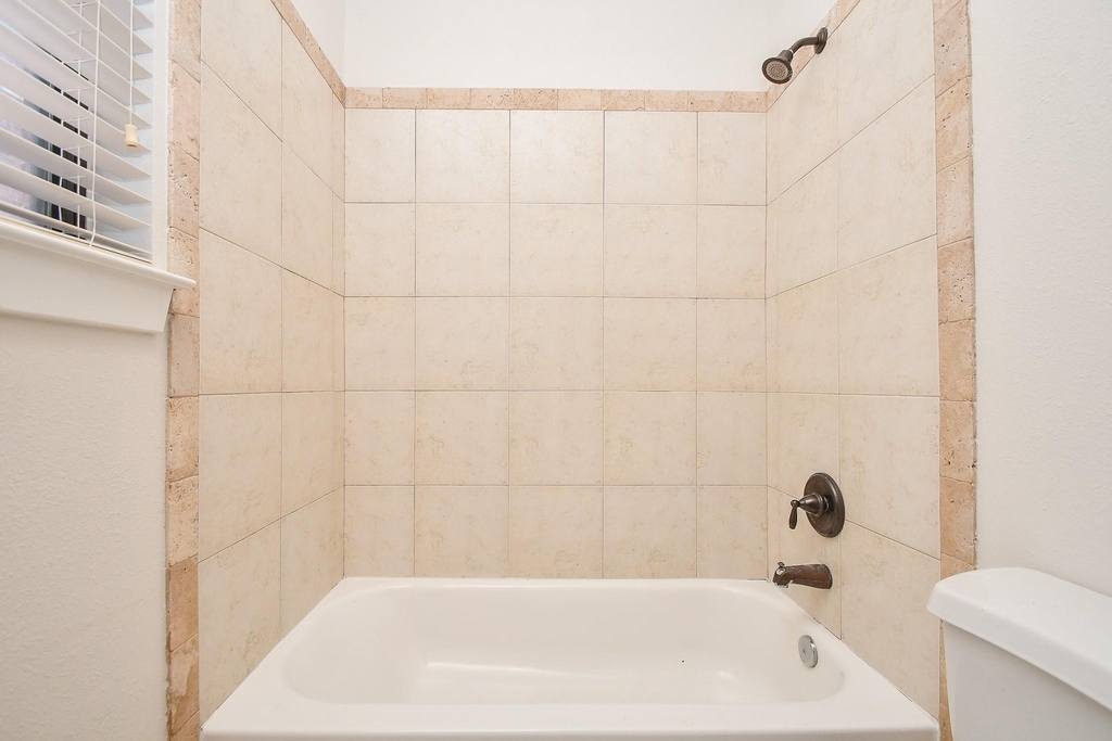 2422 Navigation Boulevard - Photo 19
