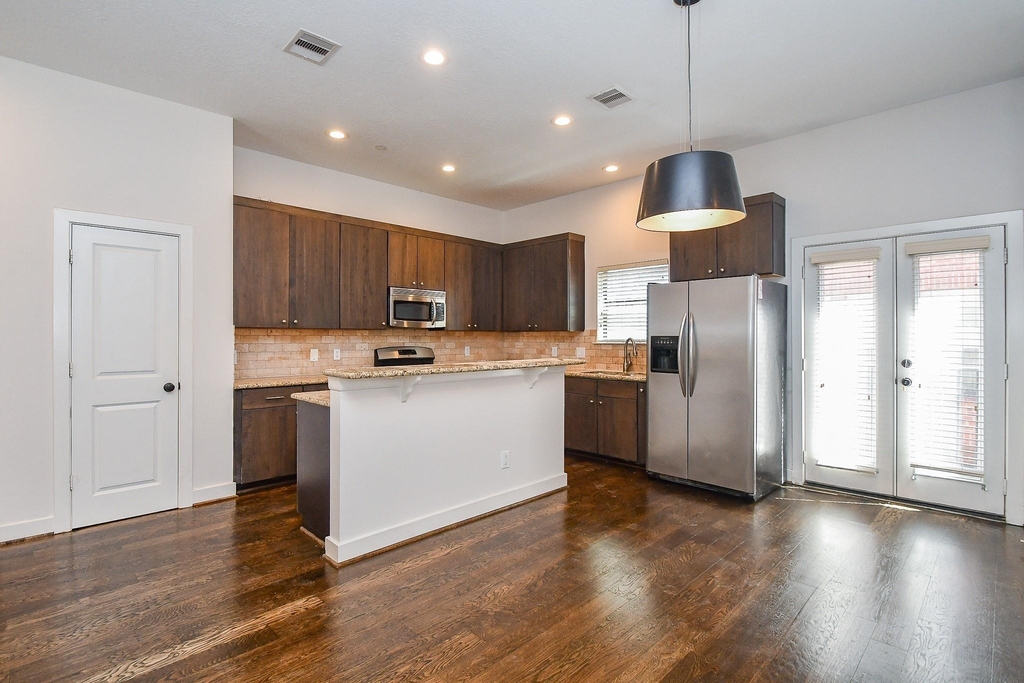 2422 Navigation Boulevard - Photo 3