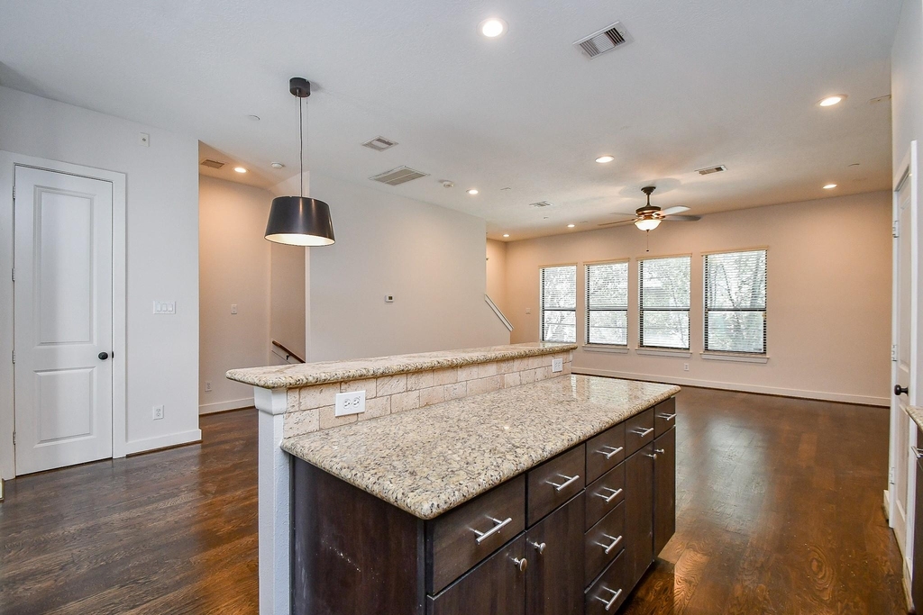 2422 Navigation Boulevard - Photo 6