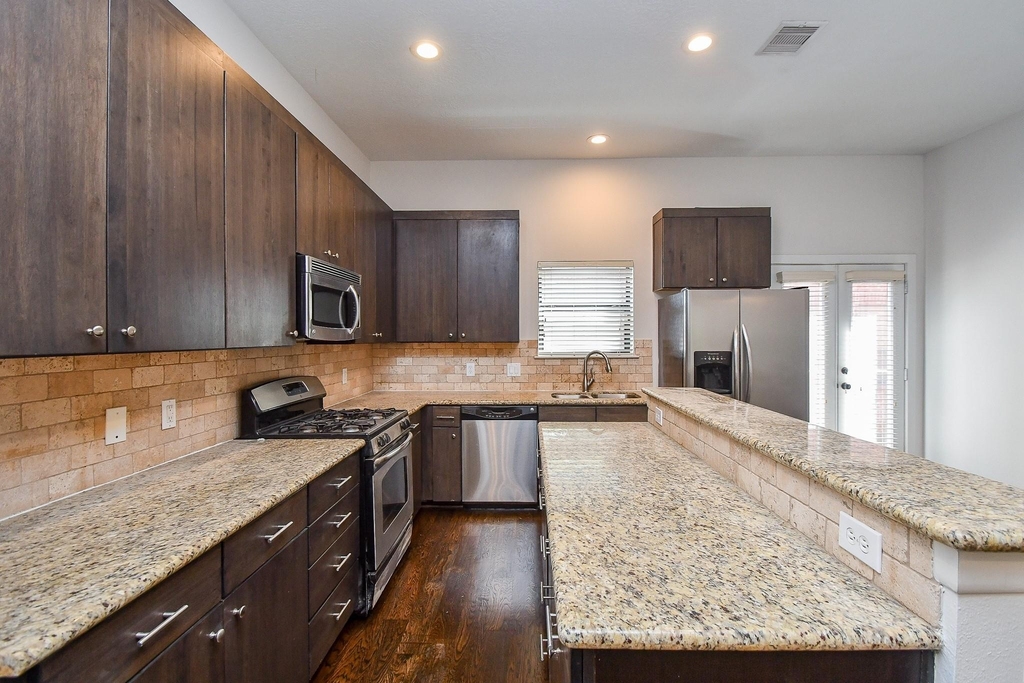 2422 Navigation Boulevard - Photo 4
