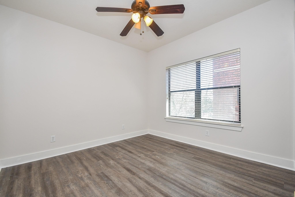 2422 Navigation Boulevard - Photo 15