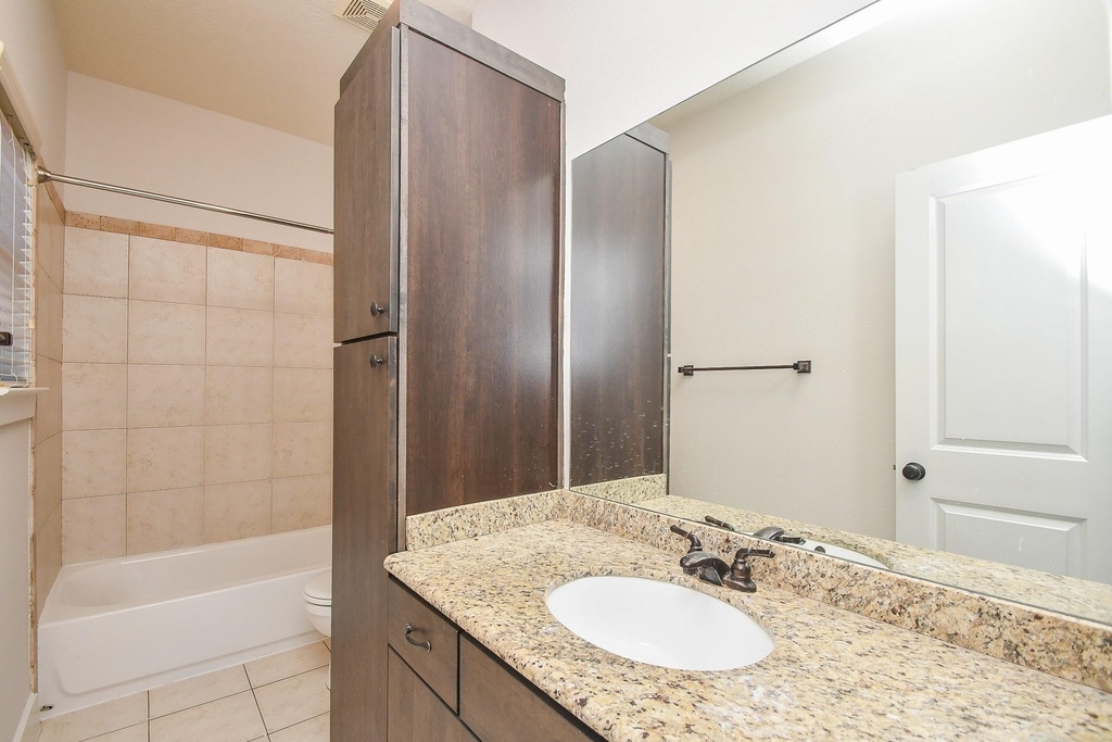 2422 Navigation Boulevard - Photo 18