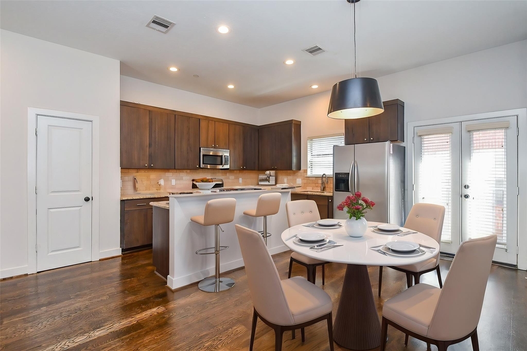 2422 Navigation Boulevard - Photo 2