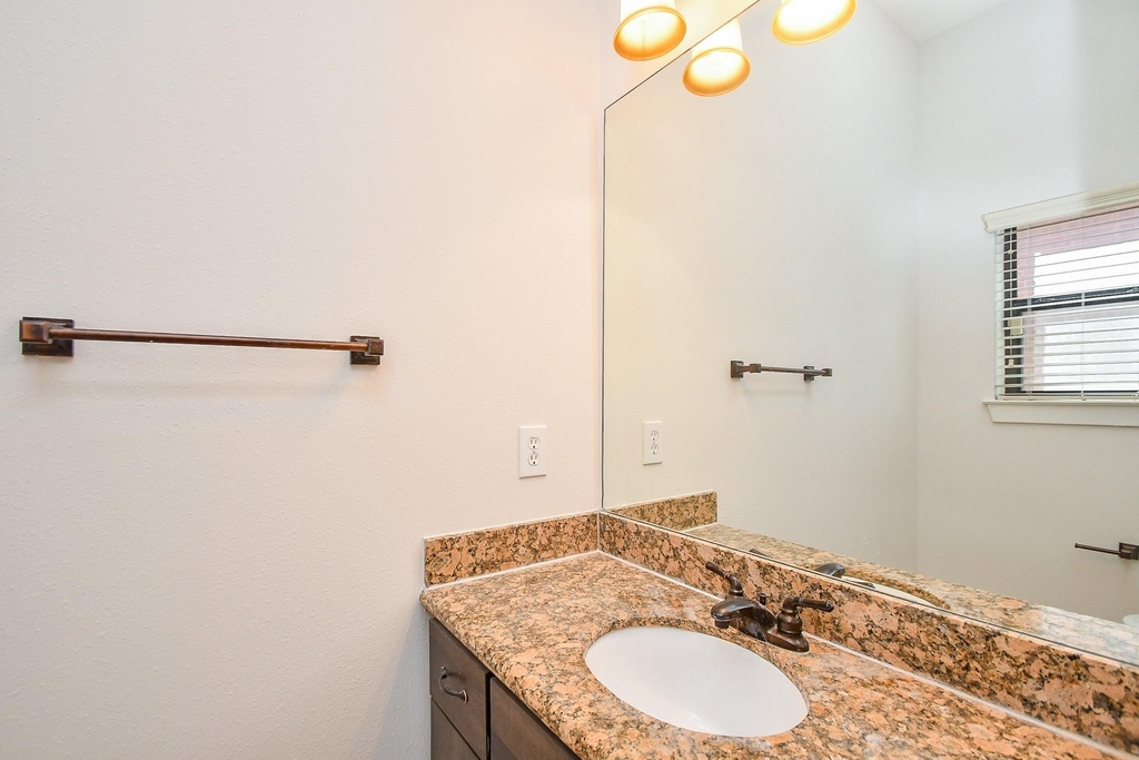 2422 Navigation Boulevard - Photo 28