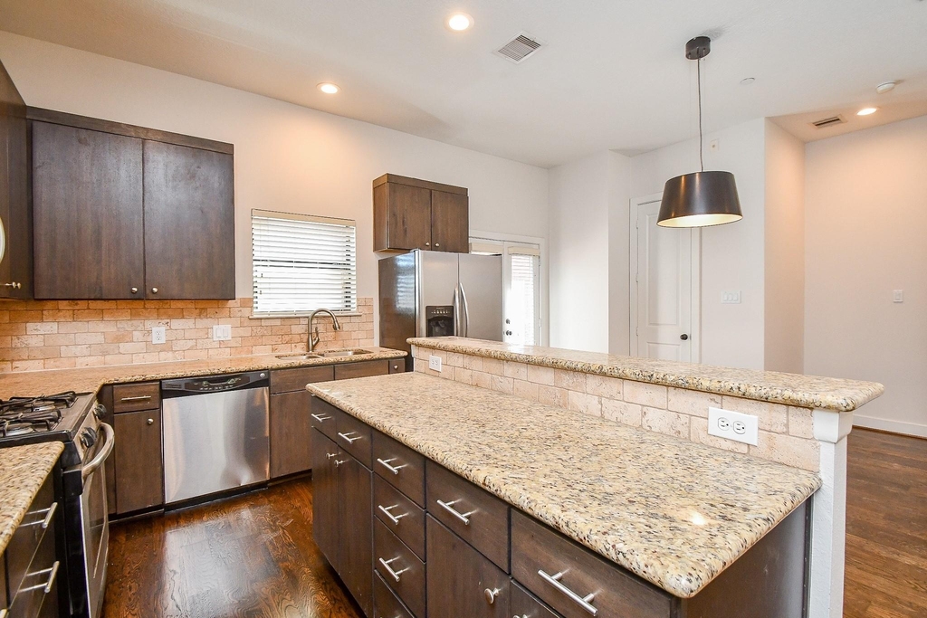 2422 Navigation Boulevard - Photo 7