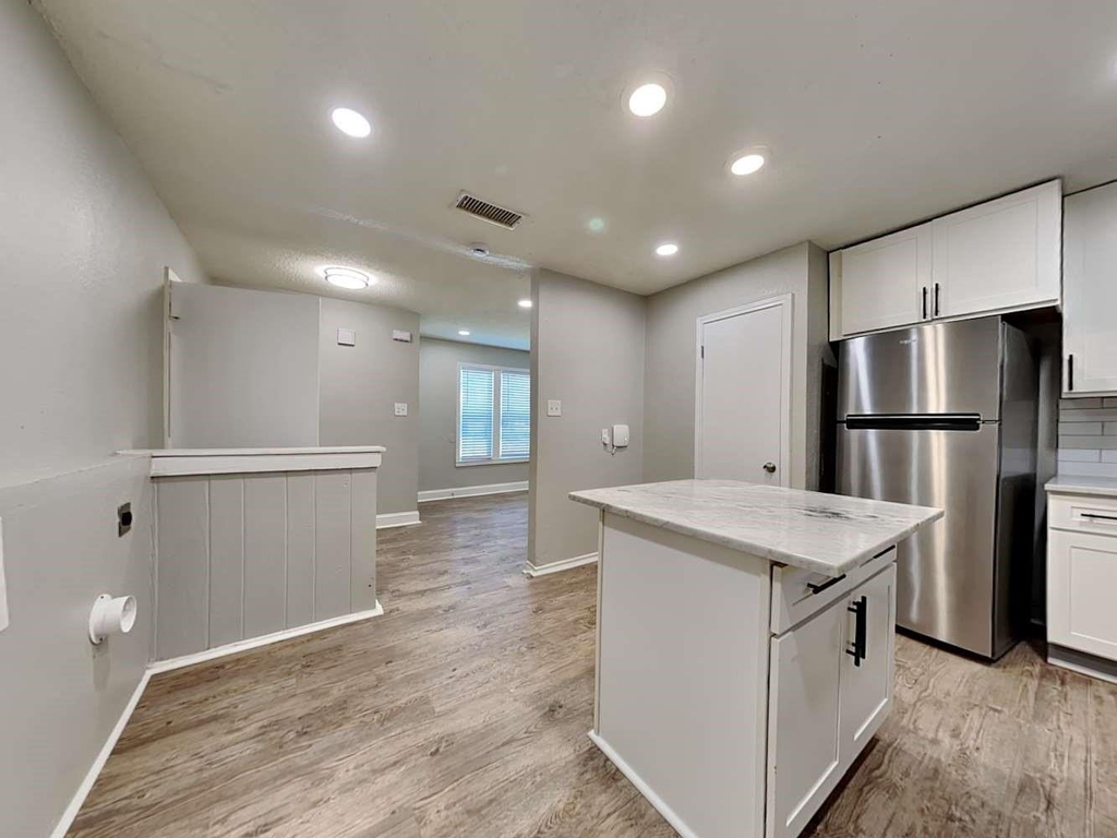 4824 Lyndon Drive - Photo 4