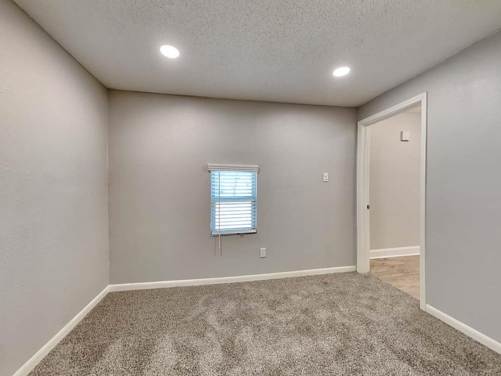 4824 Lyndon Drive - Photo 6