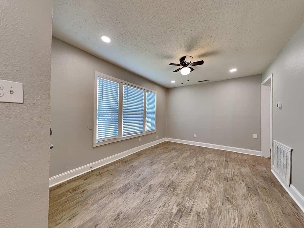 4824 Lyndon Drive - Photo 2