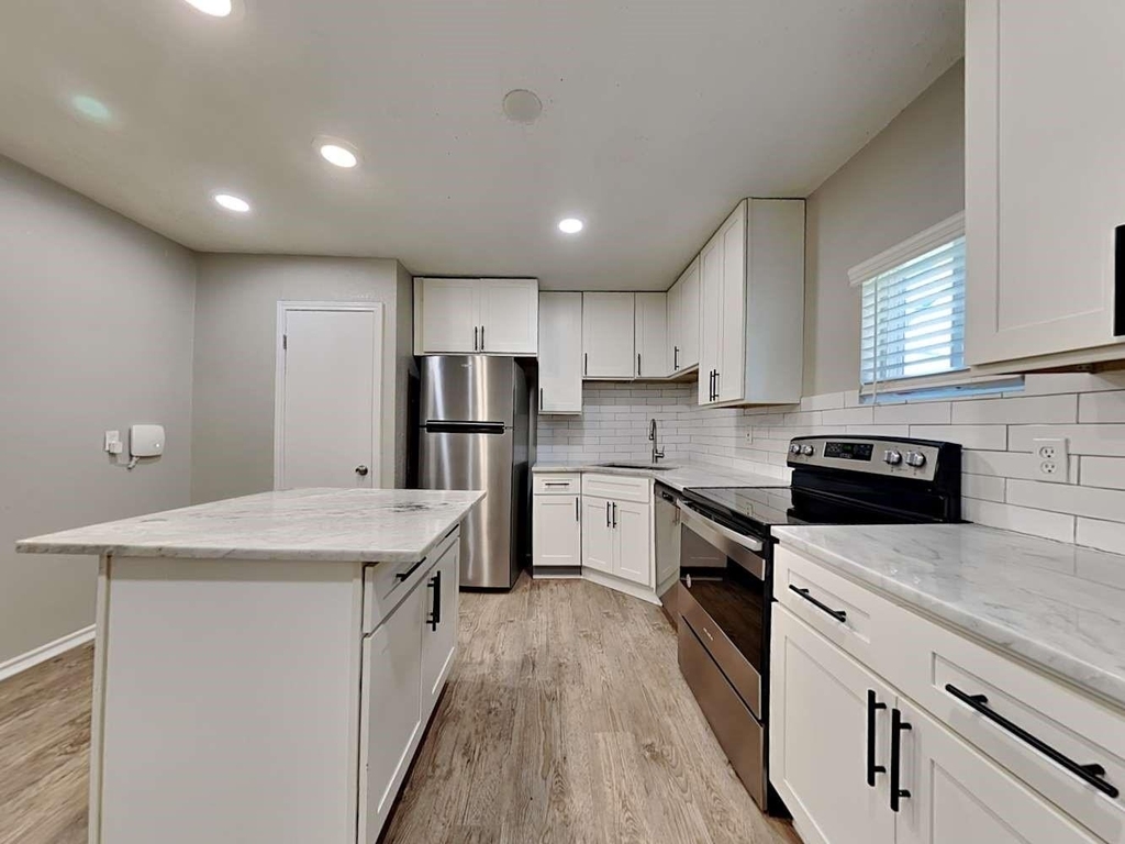4824 Lyndon Drive - Photo 3
