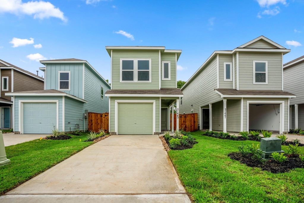 21443 Carosella Dr - Photo 0