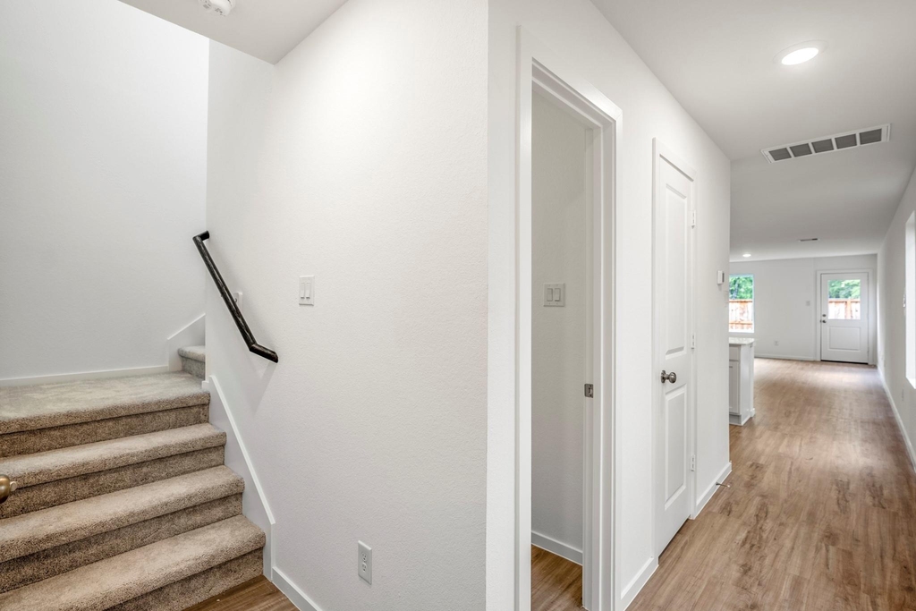 21443 Carosella Dr - Photo 4