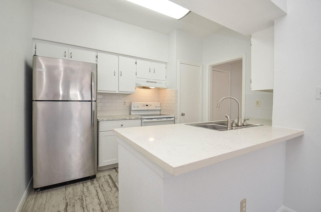 2475 Underwood Street - Photo 0