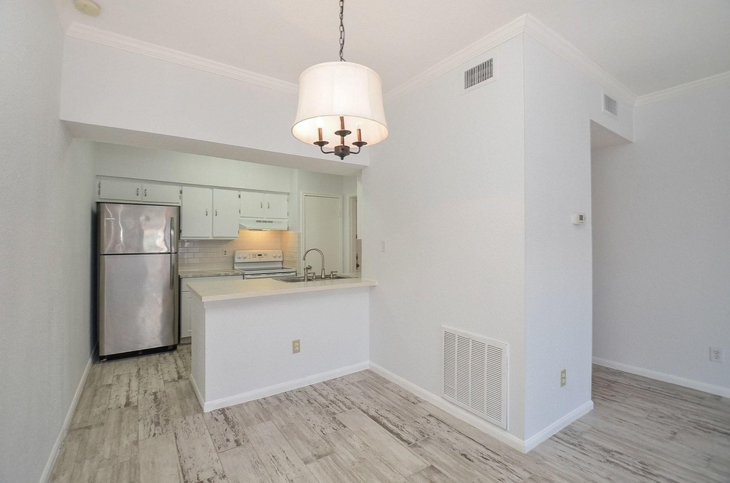 2475 Underwood Street - Photo 3
