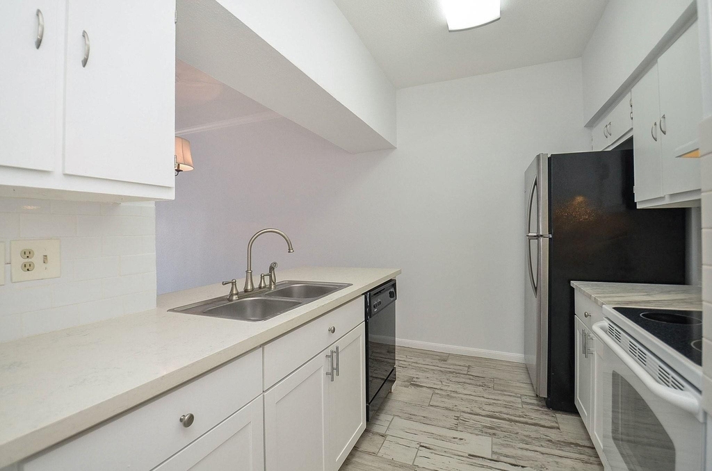 2475 Underwood Street - Photo 2