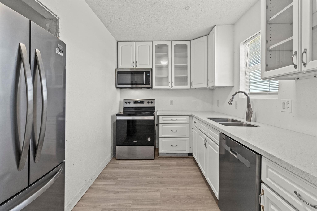 317 E B Street - Photo 1