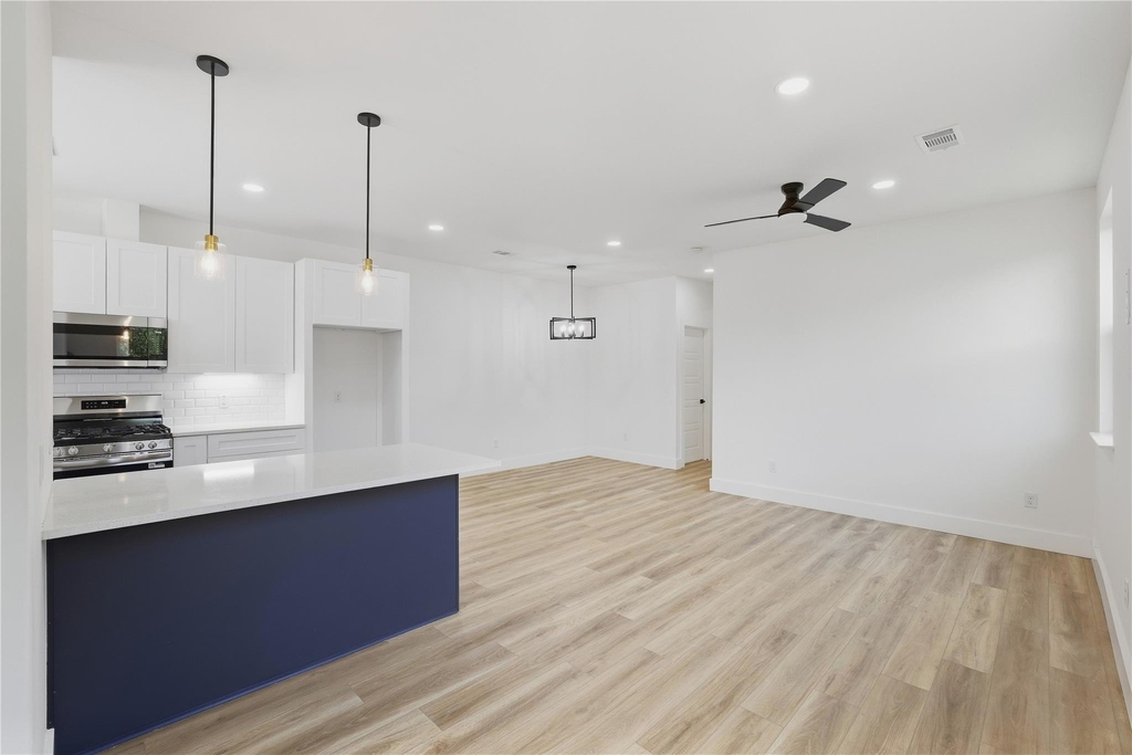 250 Georgia Street - Photo 2