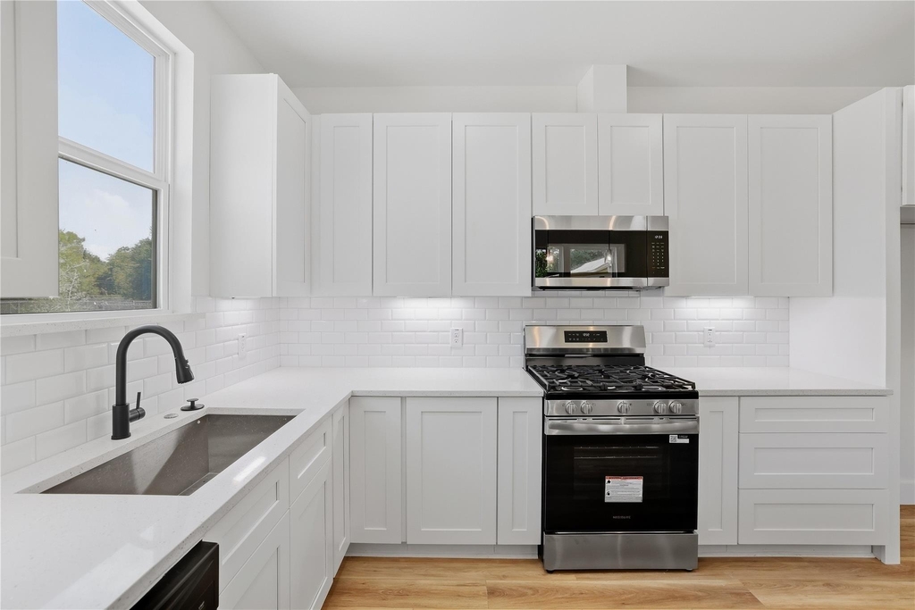 250 Georgia Street - Photo 5