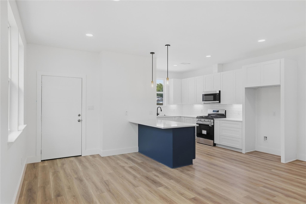 250 Georgia Street - Photo 9