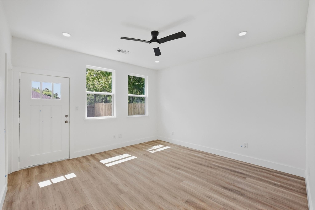 250 Georgia Street - Photo 18
