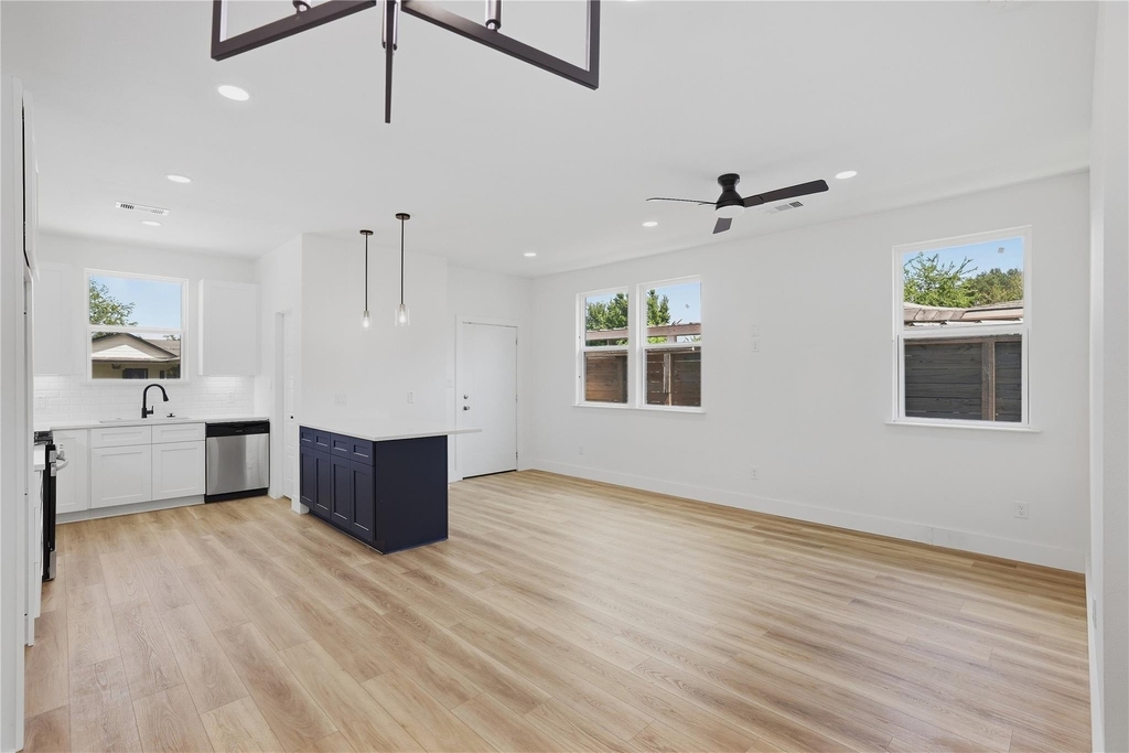 250 Georgia Street - Photo 3