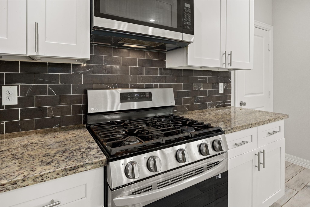 1411 Featherstone Street - Photo 11