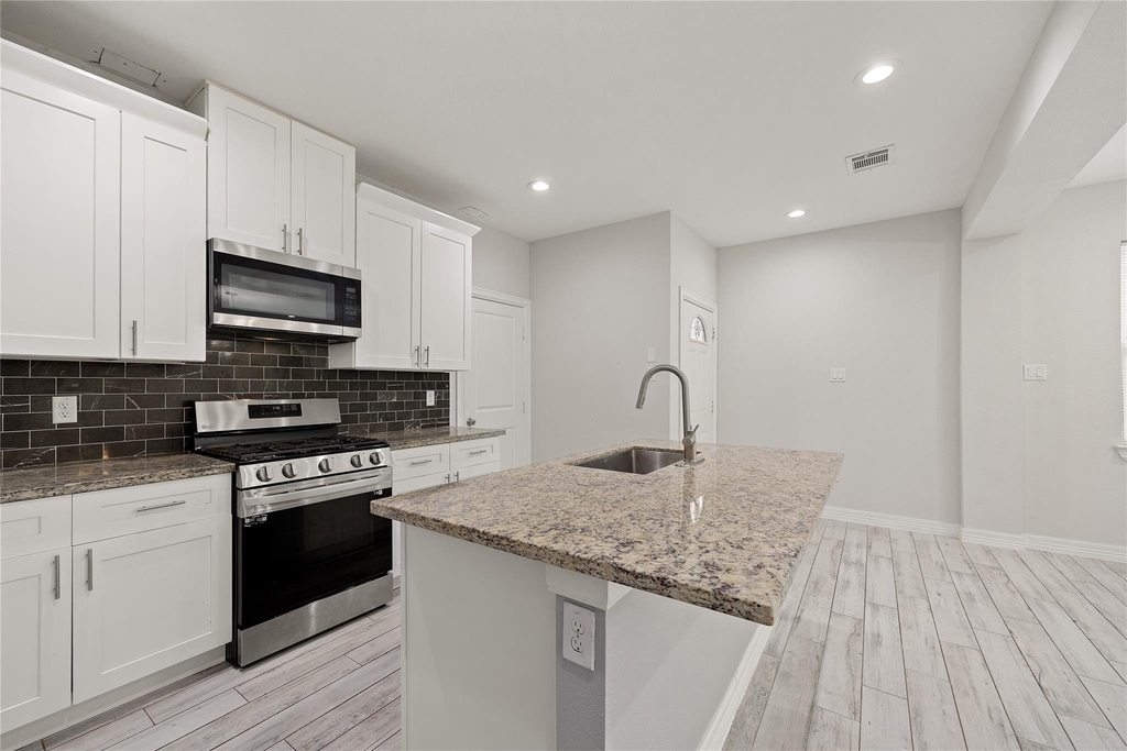 1411 Featherstone Street - Photo 10