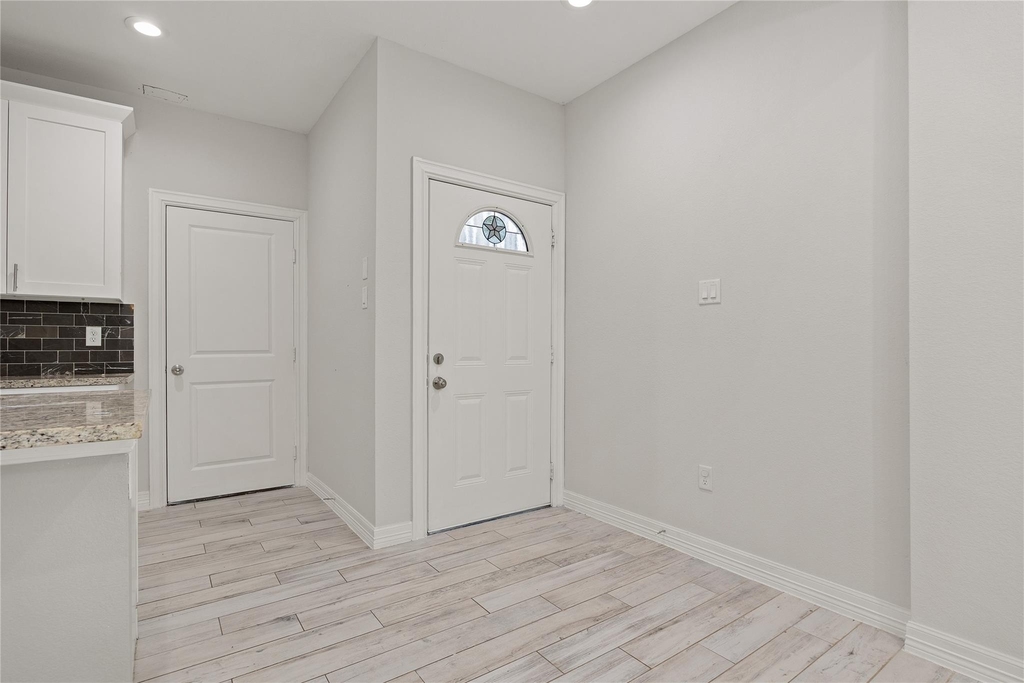 1411 Featherstone Street - Photo 8