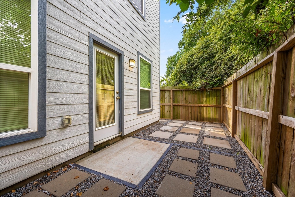 1411 Featherstone Street - Photo 34