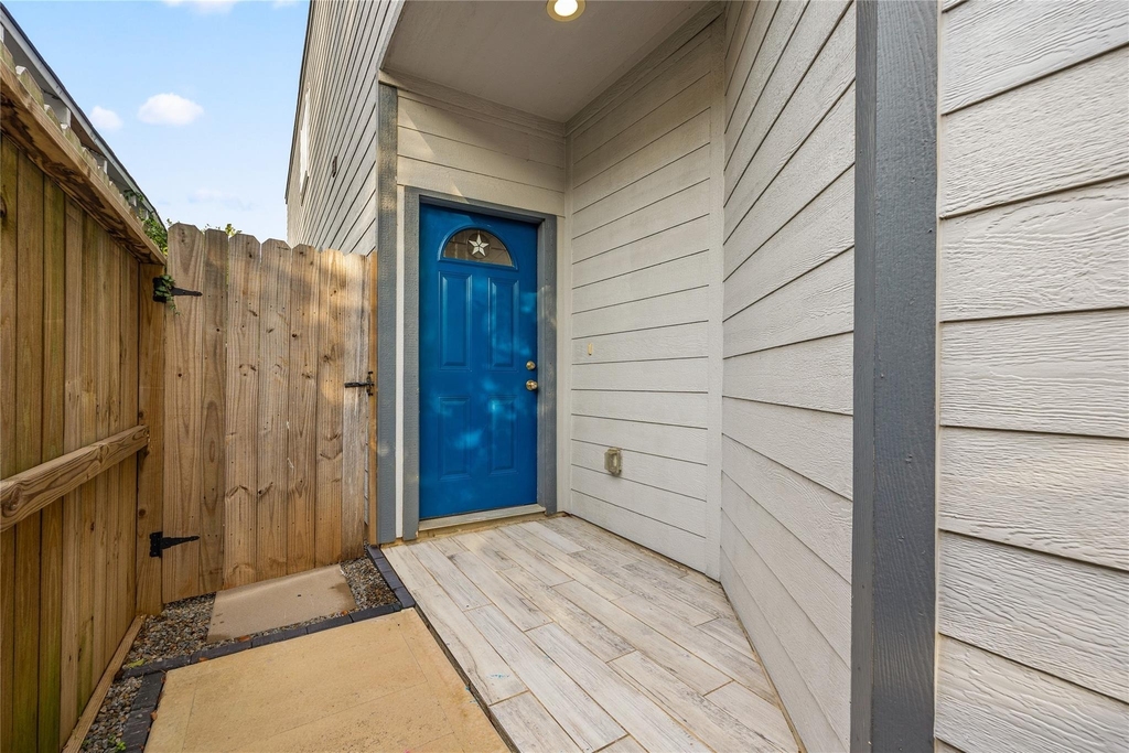 1411 Featherstone Street - Photo 6