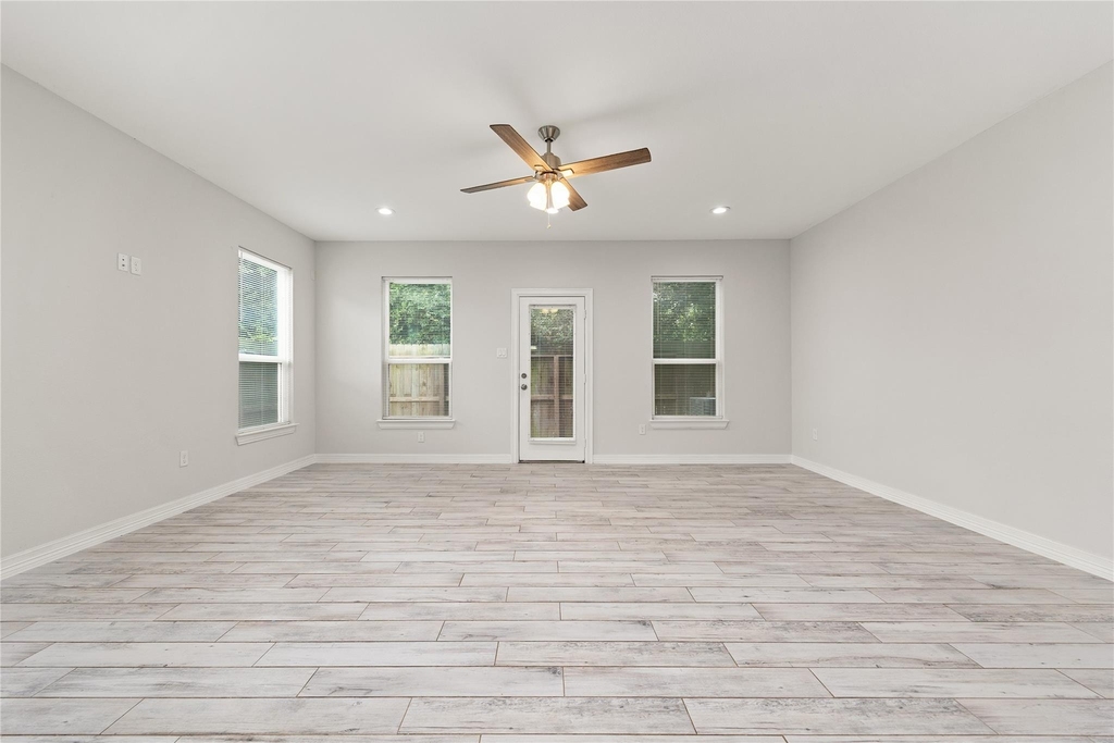 1411 Featherstone Street - Photo 16