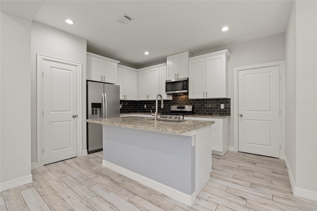 1411 Featherstone Street - Photo 9
