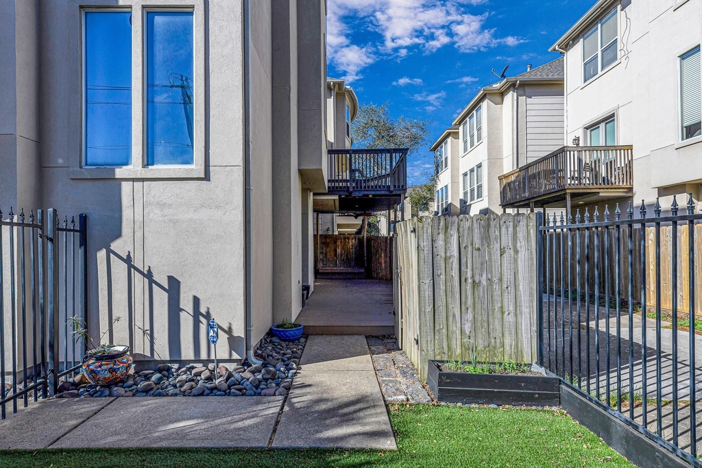 1505 Roy Street - Photo 4