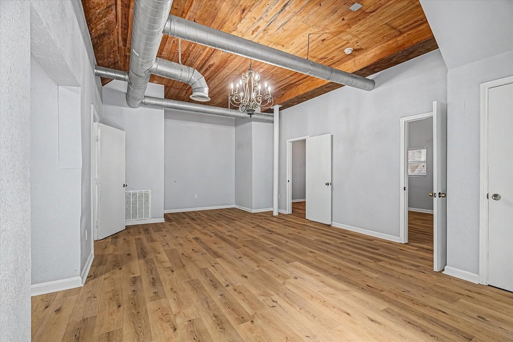 1827 Avenue O - Photo 6
