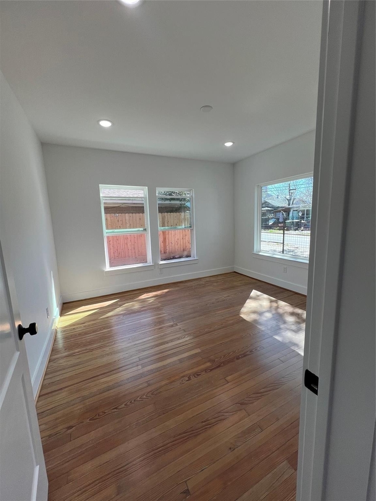 2316 Gentry Street - Photo 4