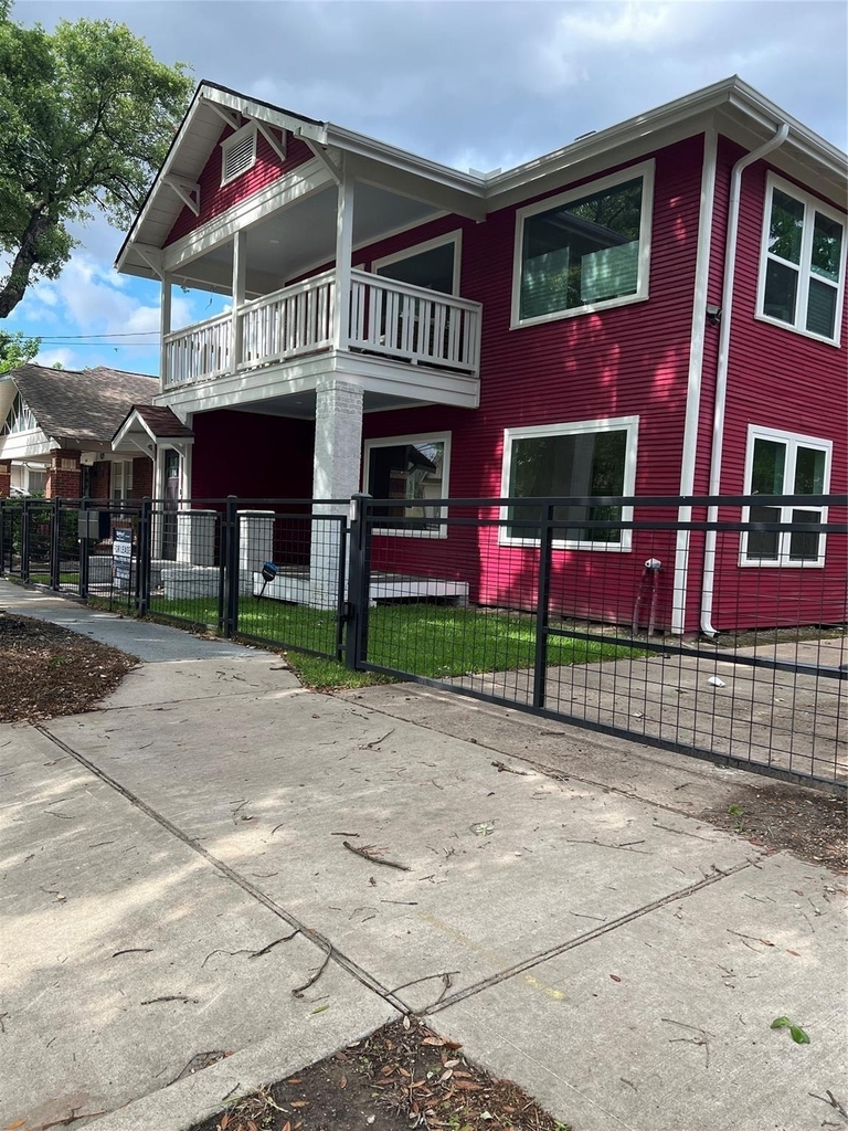 2316 Gentry Street - Photo 0