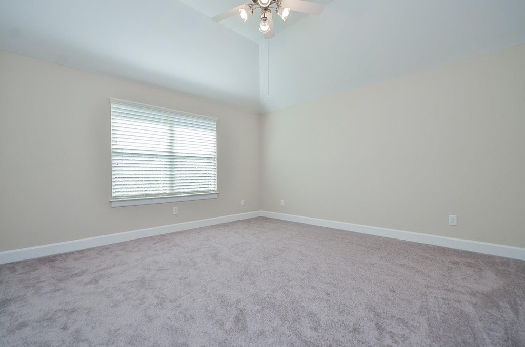 924 E 39th Street - Photo 18