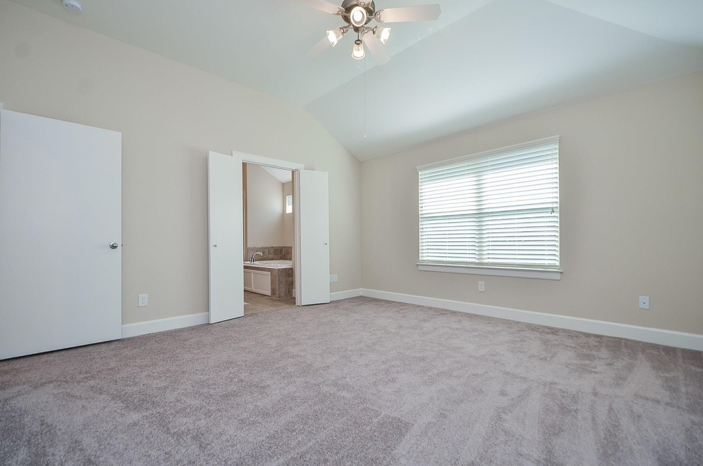 924 E 39th Street - Photo 15