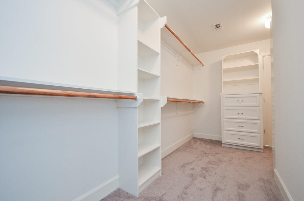 924 E 39th Street - Photo 23