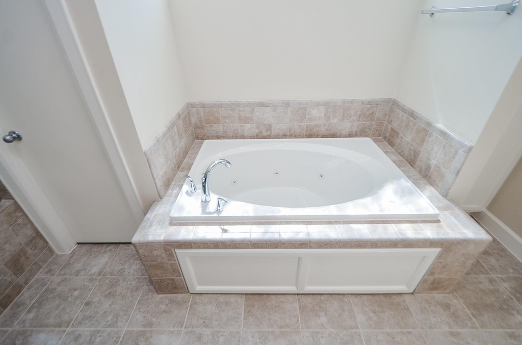 924 E 39th Street - Photo 21