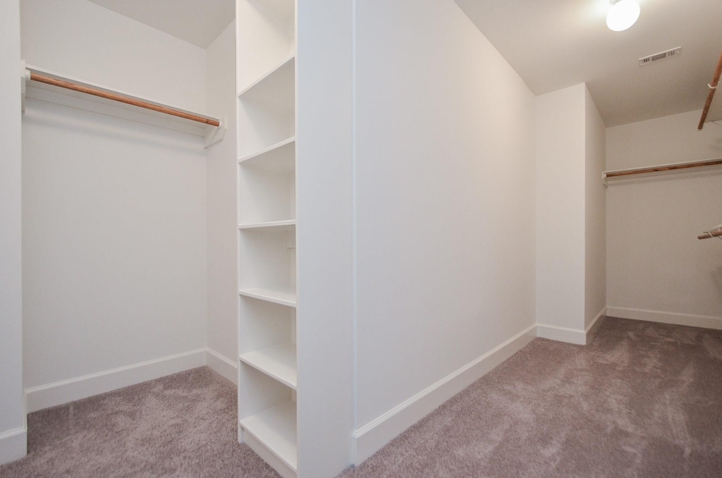 924 E 39th Street - Photo 22