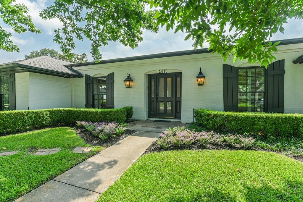 2415 Stoney Brook Drive - Photo 2