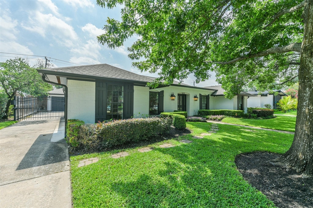 2415 Stoney Brook Drive - Photo 1