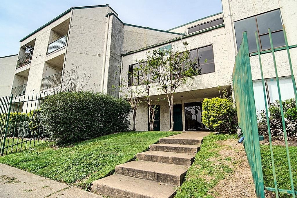 2818 S Bartell Drive - Photo 1