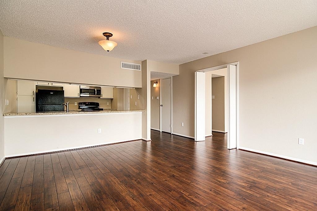 2818 S Bartell Drive - Photo 4