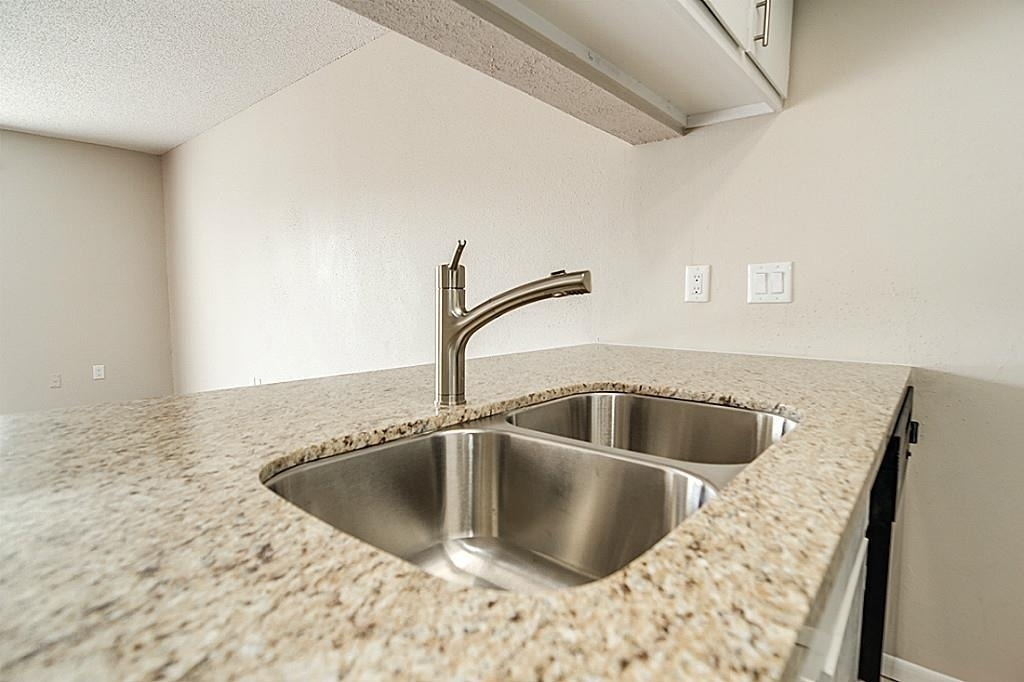 2818 S Bartell Drive - Photo 9