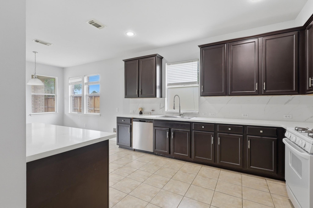 15902 Emerald Briar Lane - Photo 6