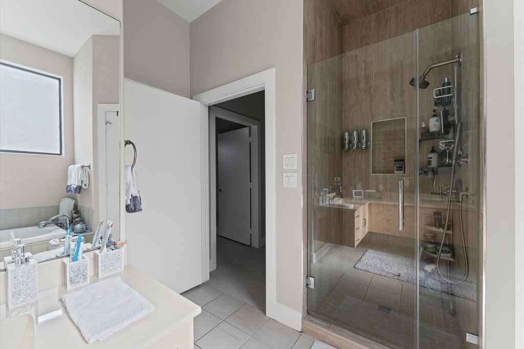 730 Ruthven - Photo 16