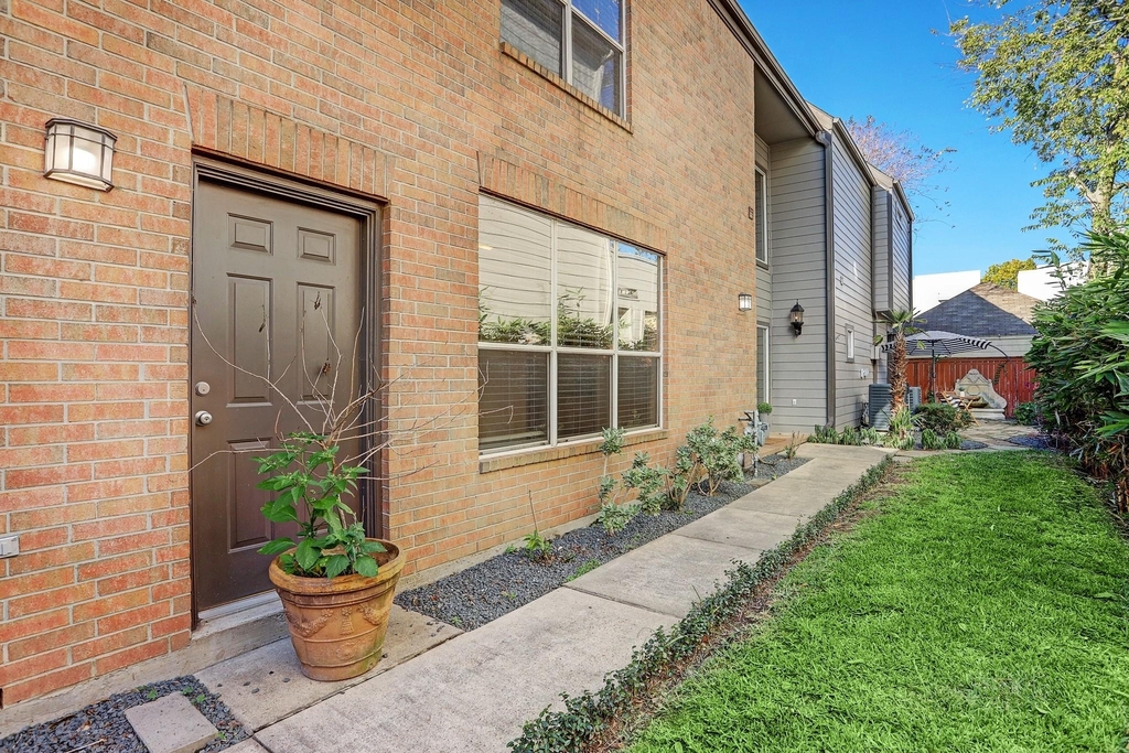 5300 Feagan Street - Photo 1