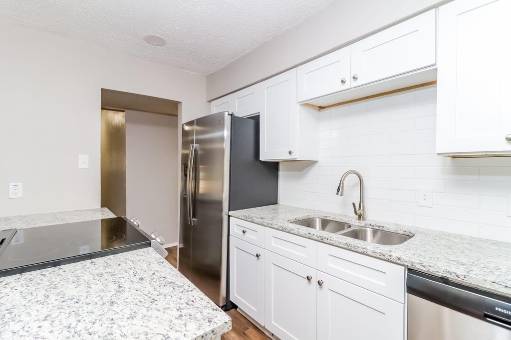 2212 W Oakdale Road - Photo 6